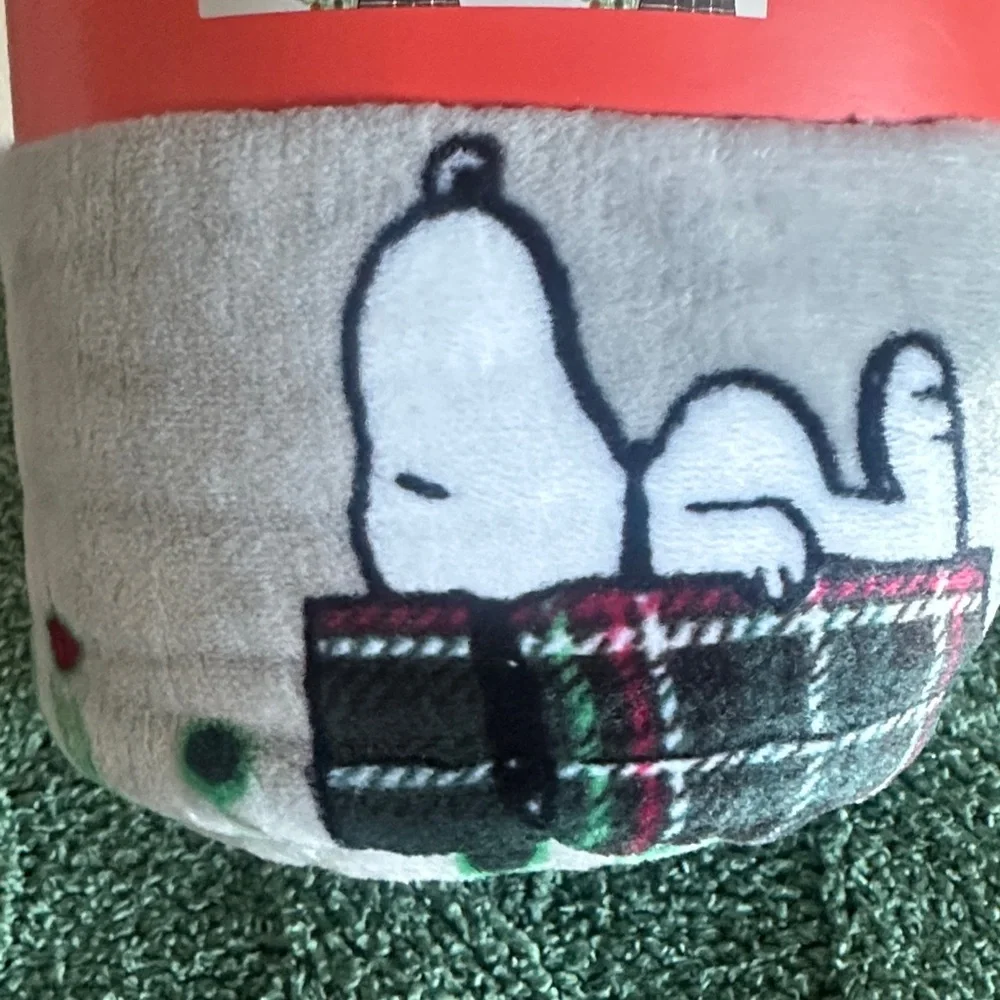 Berkshire Peanuts VelvetLoft Throw Blanket Snoopy Christmas Plaid Gray NEW!